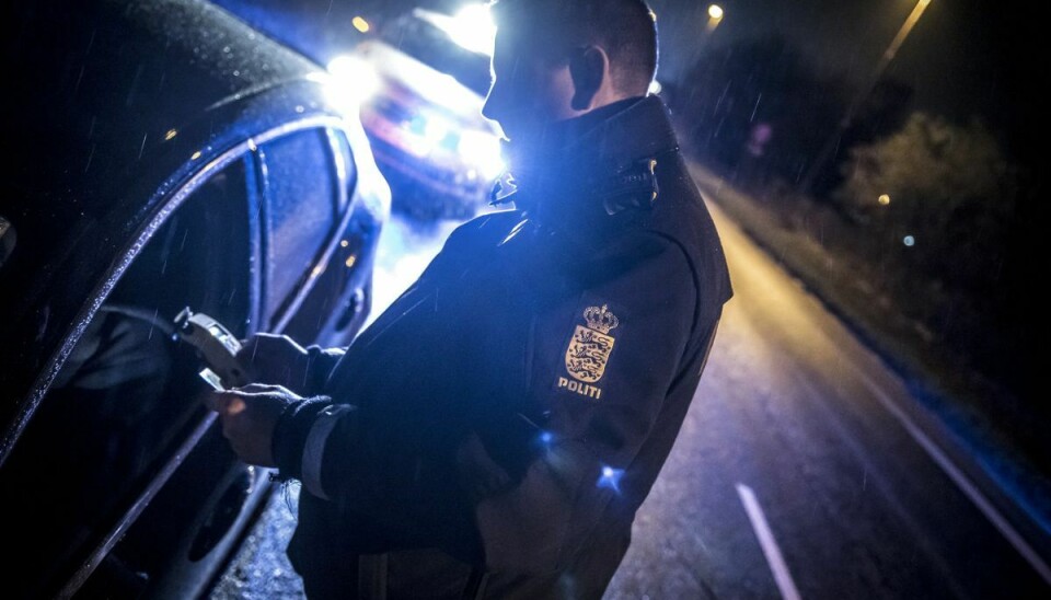 Hele fire gange fra fredag eftermiddag og frem til lørdag nat foretog Østjyllands Politi anholdelse af bilister, som var påvirket af enten spiritus eller narko. (Arkivfoto).