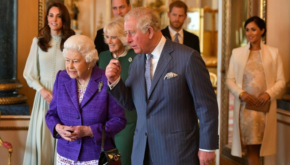 Den nye konge Charles og hans søster prinsesse Anne var ved dronning Elizabeths side, da hun døde, mens de andre børn nåede ikke frem i tide. Den nye konge Charles og hans søster prinsesse Anne var ved dronning Elizabeths side, da hun døde, mens de andre børn nåede ikke frem i tide.