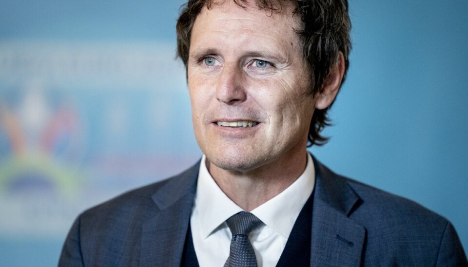 Landsholdslegenden Flemming Povlsen og hustruen rykker snart ind i et nyt hus. Landsholdslegenden Flemming Povlsen og hustruen rykker snart ind i et nyt hus.