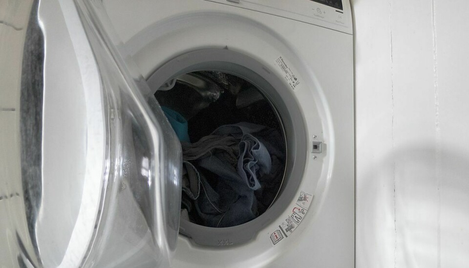 Man kan spare penge på tøjvask, hvis man fylder vaskemaskinen helt op, vasker ved lavere temperatur og vasker færre gange på en uge.