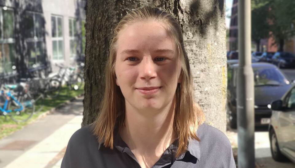 Lene Lindbjerg er utilfreds med, at Aarhus Universitet besluttede, at en frygtet eksamen skulle gå om. Hun forstår ikke, hvorfor de studerende skal bøde for universitetets fejl, når man - ifølge hende - kunne løse problemet på en mindre indgribende måde. Lene Lindbjerg er utilfreds med, at Aarhus Universitet besluttede, at en frygtet eksamen skulle gå om. Hun forstår ikke, hvorfor de studerende skal bøde for universitetets fejl, når man - ifølge hende - kunne løse problemet på en mindre indgribende måde.