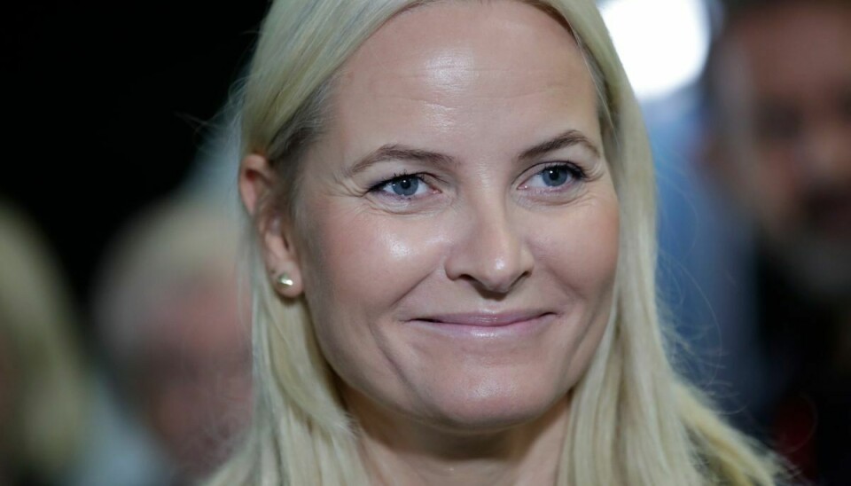 Den norske kronprinsesse Mette-Marit er ramt af coronavirus, oplyser det norske kongehus i en pressemeddelelse.