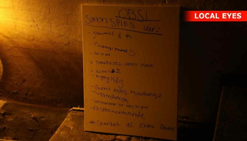 Et hjemmelavet skilt er blevet opsat, og det faste skilt er pillet ned. Et hjemmelavet skilt er blevet opsat, og det faste skilt er pillet ned.