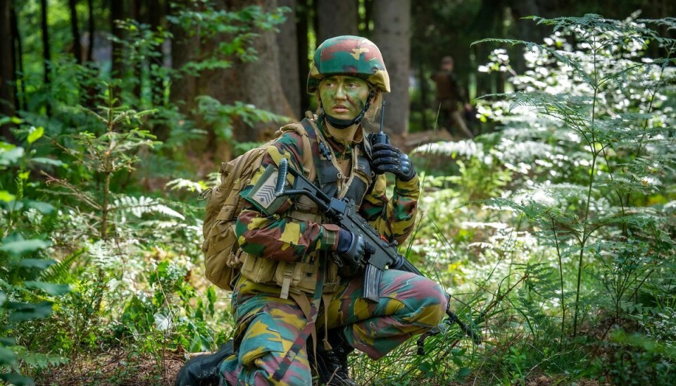 Den belgiske tronarving, prinsesse Elizabeth, ses her i 'aktion' under sin militære uddannelse på Det Kongelige Militærakademi. Den belgiske tronarving, prinsesse Elizabeth, ses her i 'aktion' under sin militære uddannelse på Det Kongelige Militærakademi.