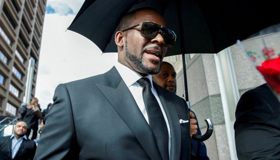 R. Kelly skal for retten i en sag, som ellers var lukket for 14 år siden. R. Kelly skal for retten i en sag, som ellers var lukket for 14 år siden.
