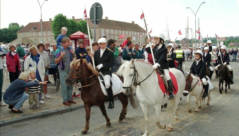 En hest faldt død om under ringrider-optoget i Nybøl. Billedet er fra et andet ringrider-optog.