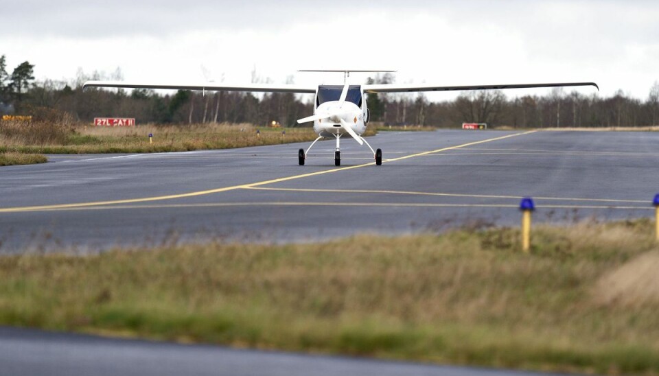 Man må ikke flyve med drone nærmere end otte kilometer fra en militær flyvestation. Flyvestation Karup lukkede onsdag, da en drone kom for tæt på. (Arkivfoto). Man må ikke flyve med drone nærmere end otte kilometer fra en militær flyvestation. Flyvestation Karup lukkede onsdag, da en drone kom for tæt på. (Arkivfoto).