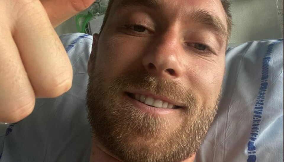 Fodboldstjernen Christian Eriksen fik Danmarks mest berømte akutte hjertestop, da han foran hele Danmark faldt om under en landskamp i Parken i juni sidste år. Han blev hurtigt genoplivet og er i dag frisk. Han er her fotograferet på Rigshopitalet et par dage efter. (Arkivfoto). Fodboldstjernen Christian Eriksen fik Danmarks mest berømte akutte hjertestop, da han foran hele Danmark faldt om under en landskamp i Parken i juni sidste år. Han blev hurtigt genoplivet og er i dag frisk. Han er her fotograferet på Rigshopitalet et par dage efter. (Arkivfoto).