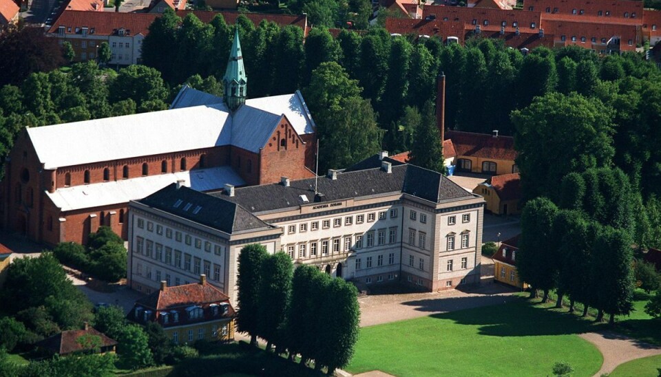 Rektor på Sorø Akademi, Kristian Jacobsen, har ifølge den tiltaltes advokat forsøgt at efterforske sagen selv. Rektor på Sorø Akademi, Kristian Jacobsen, har ifølge den tiltaltes advokat forsøgt at efterforske sagen selv.