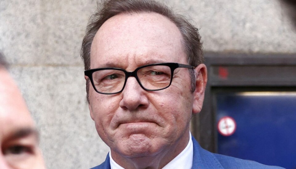 Skuespiller Kevin Spacey er blevet dømt til at betale 226 millioner kroner i erstatning for påståede overgreb mod yngre mænd.