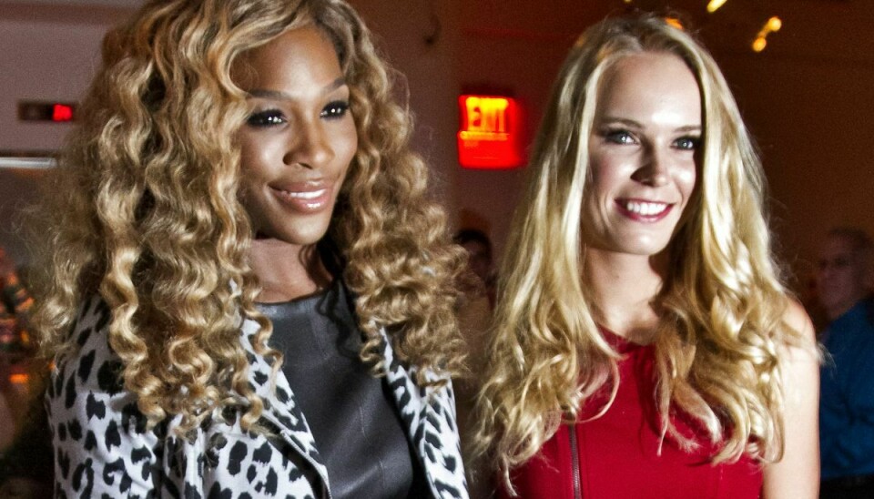 Serena Williams ses her med sin nære veninde, det danske tennisikon Caroline Wozniacki, der valgte at lægge ketchen på hylden i januar 2020.