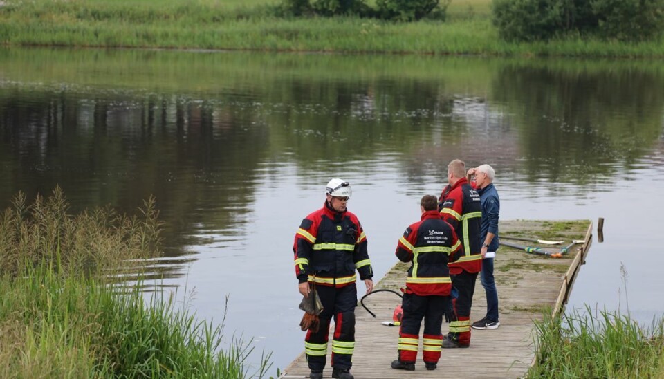 En kvinde er død i en drukneulykke, selvom en mand forsøgte at redde hende.