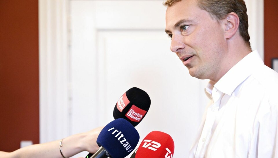 - Jeg føler mig overbevist om, at når vi igen får fokus på det politiske indhold, på de mærkesager, som er Dansk Folkepartis, så vil vælgerne også vende tilbage. Men det er klart, at som vælger har man ikke lyst til at stemme på et parti, der i en periode er kendt for interne skærmydsler, siger formand Morten Messerschmidt (DF) før sommergruppemøde. - Jeg føler mig overbevist om, at når vi igen får fokus på det politiske indhold, på de mærkesager, som er Dansk Folkepartis, så vil vælgerne også vende tilbage. Men det er klart, at som vælger har man ikke lyst til at stemme på et parti, der i en periode er kendt for interne skærmydsler, siger formand Morten Messerschmidt (DF) før sommergruppemøde.