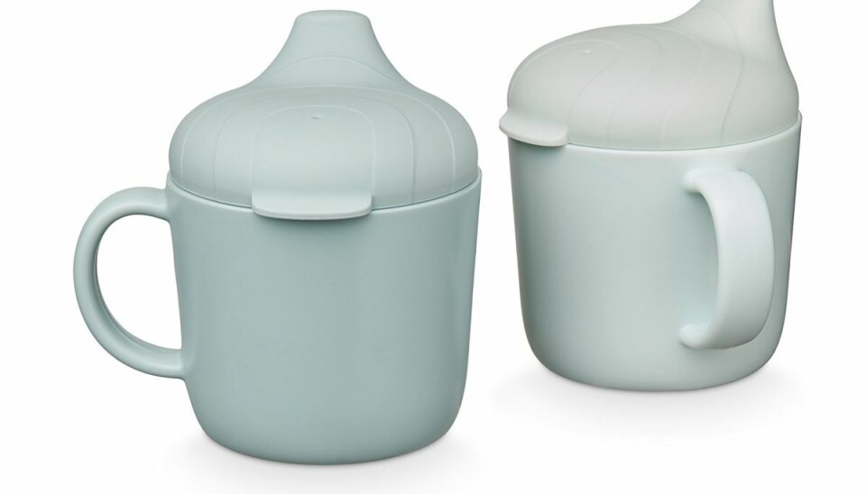 Det er tudkoppen her, 'Rainbow Sippy Cup, Blue Mix', der er trukket tilbage fra markedet. Det er tudkoppen her, 'Rainbow Sippy Cup, Blue Mix', der er trukket tilbage fra markedet.