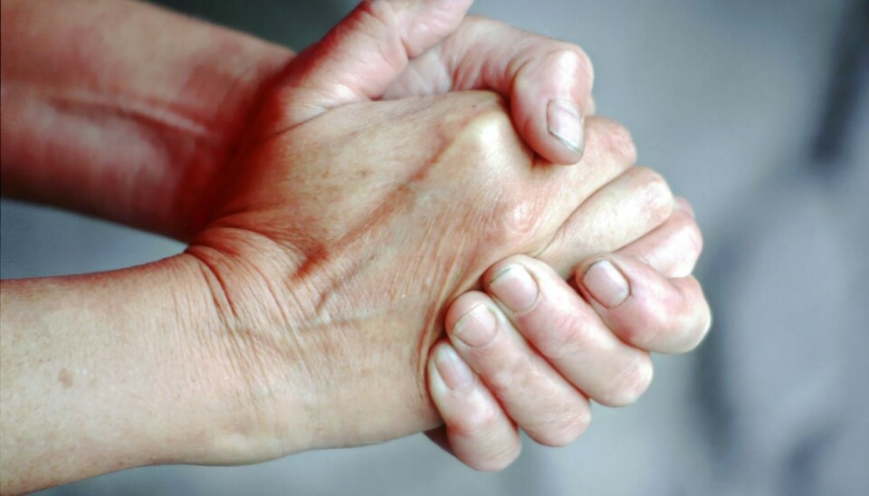 Lægen er tiltalt efter straffelovens §240, der handler om medvirken til, at nogen berøver sig selv livet. Lægen er tiltalt efter straffelovens §240, der handler om medvirken til, at nogen berøver sig selv livet.
