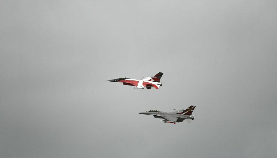 To F-16-fly eskorterede Jonas Vingegaard det sidste stykke ind til lufthavnen i Kastrup.