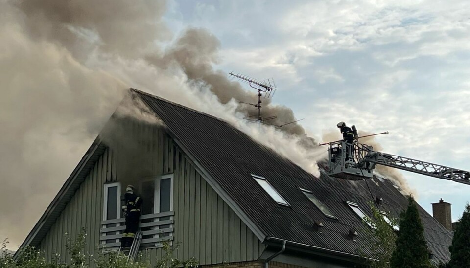 Nu er en 28-årig mand blevet sigtet i forbindelse med den voldsomme villabrand.