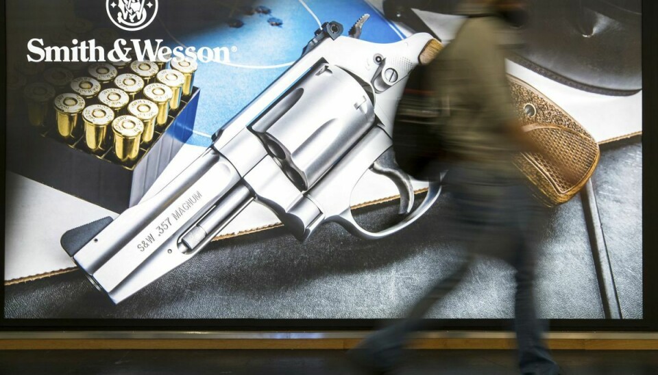 Politiet har beslaglagt en revolver af mærket Smith & Wesson.