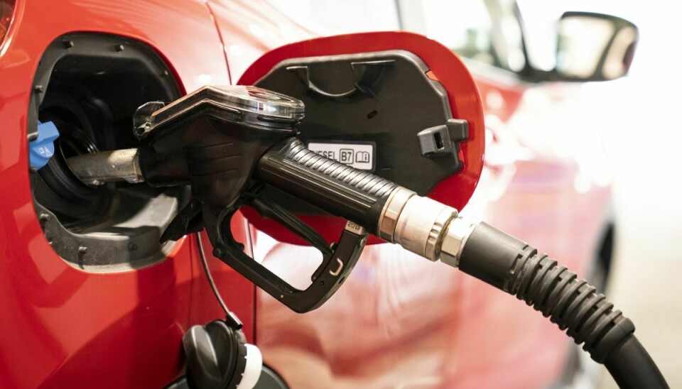 I Tyskland er prisen på en liter benzin styrtdykket.