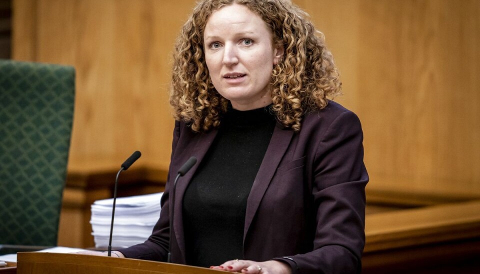 Hvis Enhedslisten skal lægge mandater til en ny S-regering efter et valg, kræver det, at regeringen er klar til at bløde paradigmeskiftet op, siger udlændingeordfører Rosa Lund (EL). Hvis Enhedslisten skal lægge mandater til en ny S-regering efter et valg, kræver det, at regeringen er klar til at bløde paradigmeskiftet op, siger udlændingeordfører Rosa Lund (EL).
