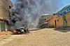 Huse, butikker og køretøjer er blevet sat i brand under voldsomme sammenstød mellem to klaner i Sudan i løbet af den seneste tid.