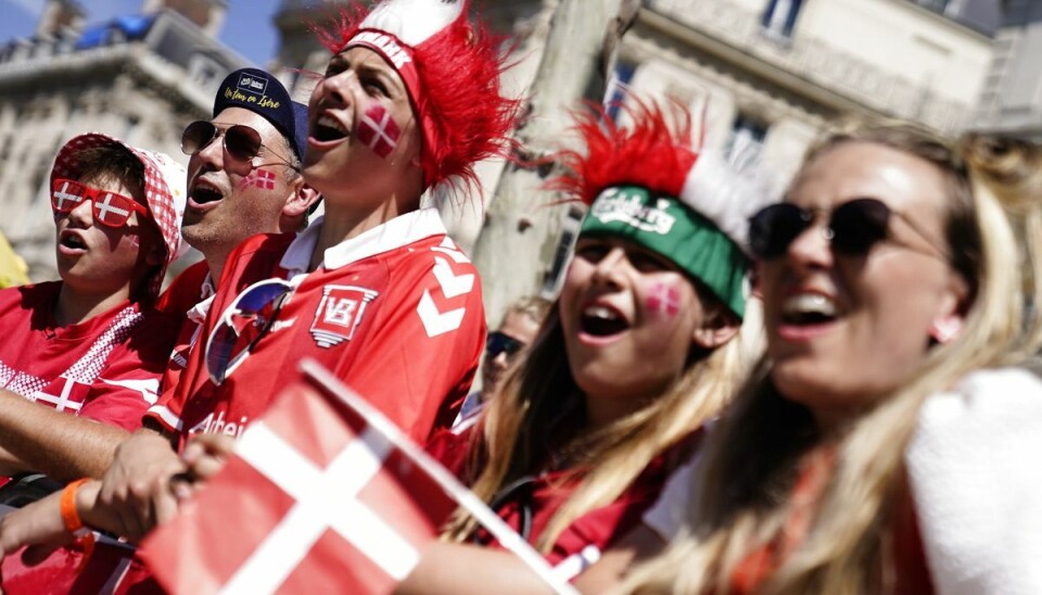 Der er god stemning blandt de mange danskere i Frankrigs hovedstad.