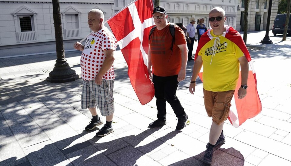 Efter 14 timers køretur fra København er John (tv), Thomas (m) og Flemming (th) lørdag landet i Paris.