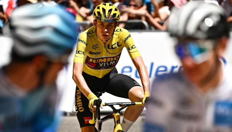 Jonas Vingegaard som vi allerhelst vil se ham. I gult i Tour de France. Jonas Vingegaard som vi allerhelst vil se ham. I gult i Tour de France.