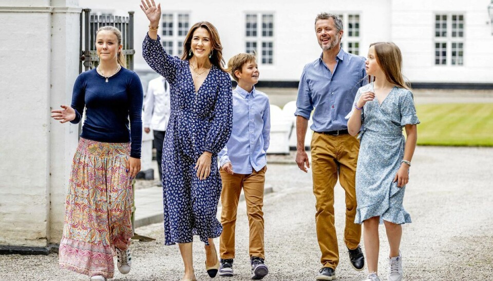 Kronprinsfamilien tog imod da Gråsten Ringridderforening, da foreningen søndag lagde vejen forbi Graasten Slot. Kronprinsfamilien tog imod da Gråsten Ringridderforening, da foreningen søndag lagde vejen forbi Graasten Slot.