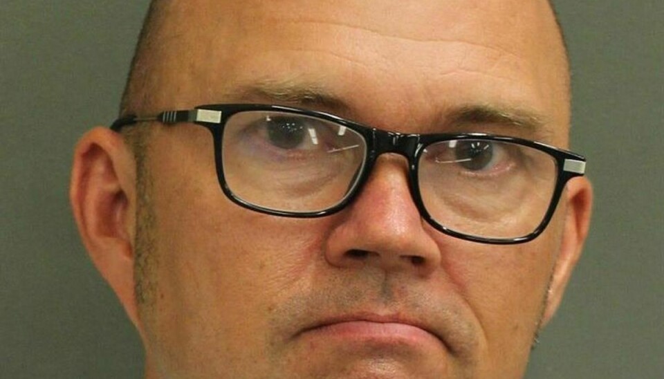 Den danske frikirkestifter er blevet fængslet i Florida, hvor han er sigtet for at have smuglet våben.