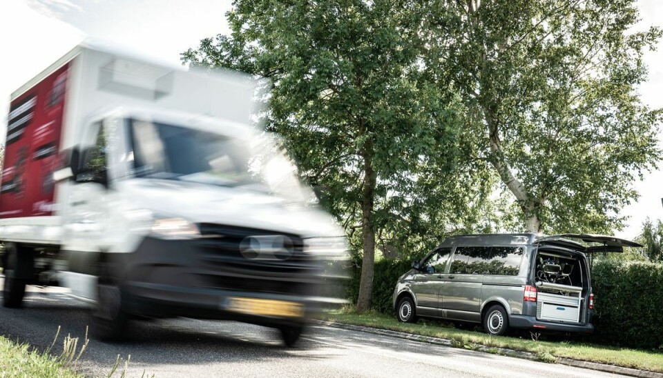 Bilisten blev knaldet af en af politiets fotovogne.