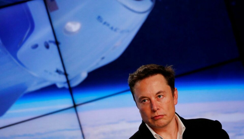 Grundlæggeren af SpaceX, Elon Musk, bøvler både med Twitter og sin raket.