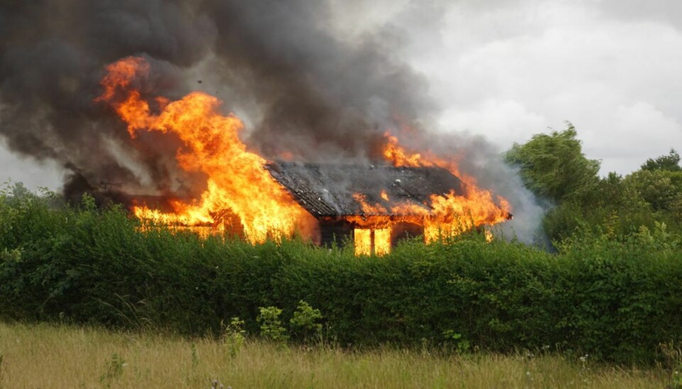 Huset stod i vilde flammer.