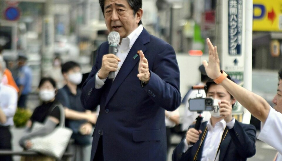 Det var sekunder efter dette foto blev taget at Shinzo Abe blev ramt af skud.