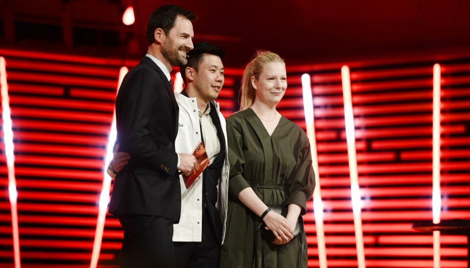 Chefkok og indehaver af restaurant Jatak, Jonathan Tam, var på scenen mandag aften for at modtage michelinstjerne. Chefkok og indehaver af restaurant Jatak, Jonathan Tam, var på scenen mandag aften for at modtage michelinstjerne.