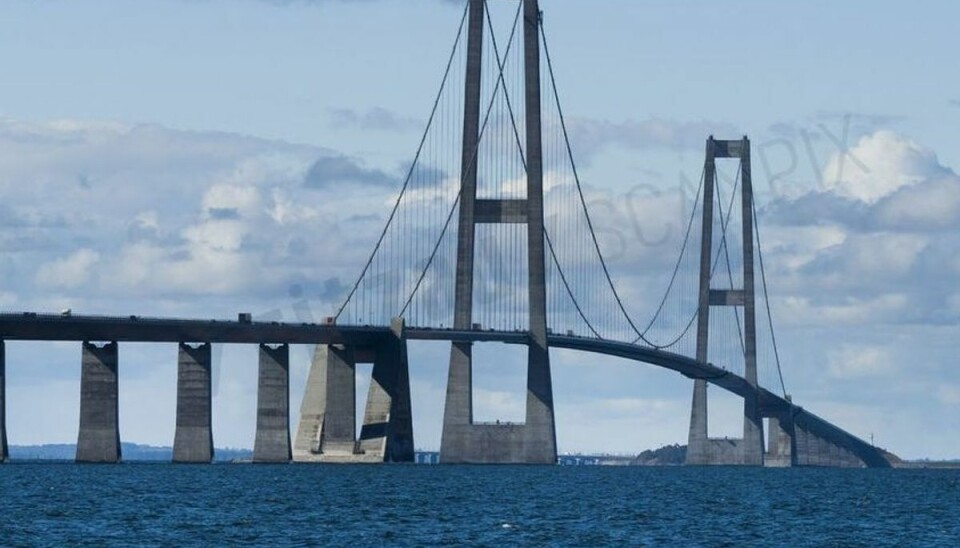 Der er både kø og varsel om kraftig vind på Storebælt denne lørdag. Der er både kø og varsel om kraftig vind på Storebælt denne lørdag.