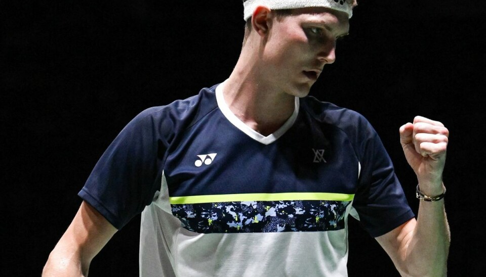 Viktor Axelsen går fra banen som vinder Viktor Axelsen går fra banen som vinder