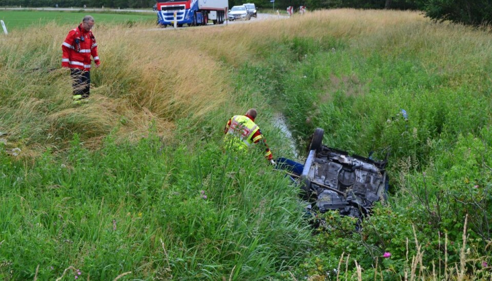 Bilen landede her i grøften. Førerens tilstand er uafklaret. Bilen landede her i grøften. Førerens tilstand er uafklaret.