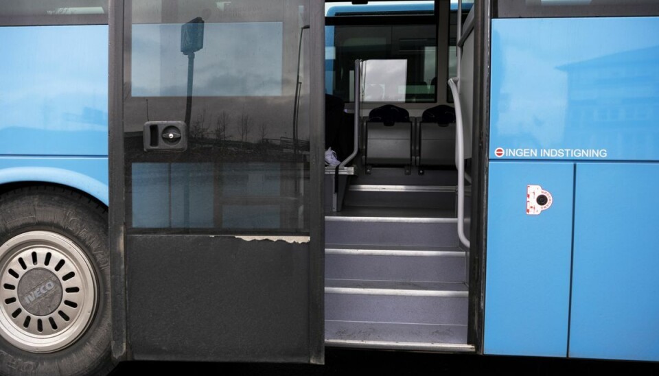 MidtTrafik vil omlægge og nedlægge visse busruter. Det betyder at nogle gule bybusser, der er nemme at påstige for folk med rollatorer og barnevogne, vil blive erstattet af blå busser, der har trapper. Foto: Anne Myrup Pedersen MidtTrafik vil omlægge og nedlægge visse busruter. Det betyder at nogle gule bybusser, der er nemme at påstige for folk med rollatorer og barnevogne, vil blive erstattet af blå busser, der har trapper. Foto: Anne Myrup Pedersen