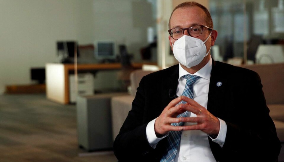 WHO-chef Hans Kluge opfordrer personer med luftvejsproblemer til at tage imod revaccination og bruge mundbind i tætbefolket områder.