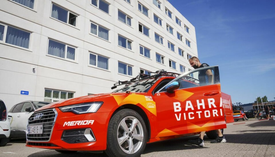 Dansk politi har gennemsøgt Team Bahrain Victorious hotel i Glostrup.