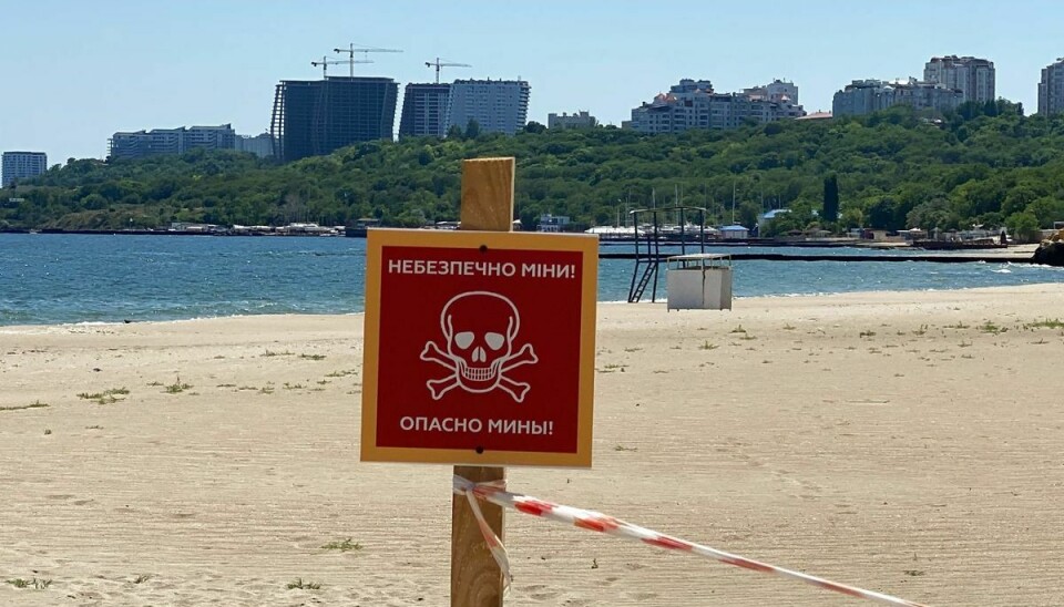 Nær havnen i Odesa blev der i starten af juni advaret om miner. Natten til fredag er en lejlighedsbygning ramt af et missilangreb.