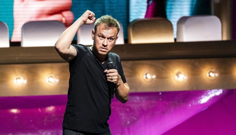 Christian Fuhlendorff på scenen som vi kender ham. Christian Fuhlendorff på scenen som vi kender ham.
