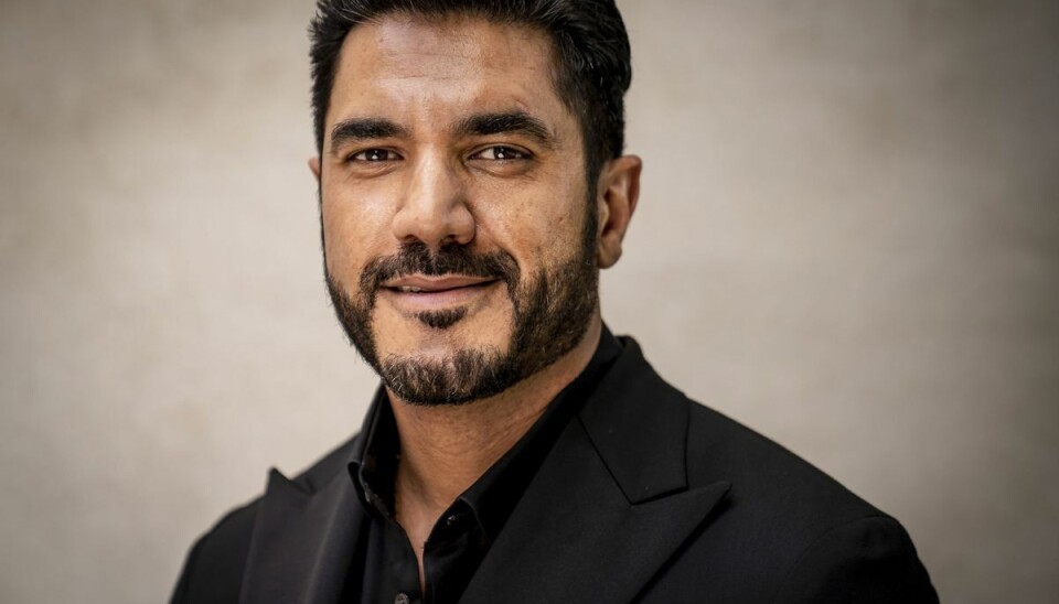 Afshin Firouzi har haft flere store roller i karrieren, men han har ikke altid haft det så nemt. Afshin Firouzi har haft flere store roller i karrieren, men han har ikke altid haft det så nemt.