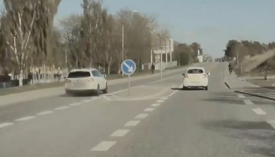 Da en 21-årig mand fredag blev dømt for vanvidsbilisme i det vestlige Aarhus, var han langt fra den første eller sidste til at begå alvorlige færdselsforseelser. Da en 21-årig mand fredag blev dømt for vanvidsbilisme i det vestlige Aarhus, var han langt fra den første eller sidste til at begå alvorlige færdselsforseelser.