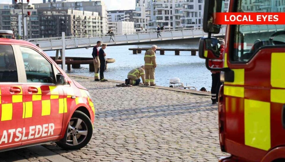 Tre personer røg i vandet, da deres båd kæntrede Tre personer røg i vandet, da deres båd kæntrede
