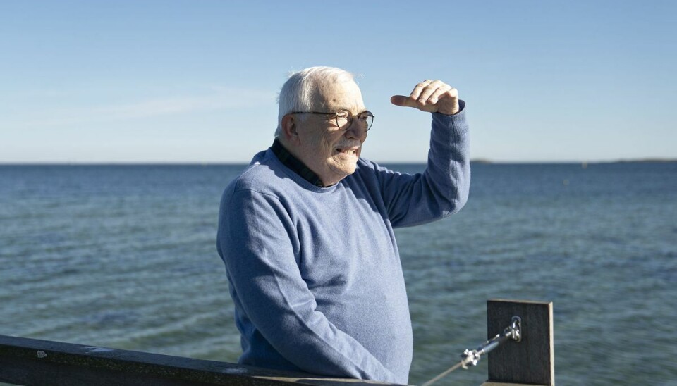 Uffe Ellemann-Jensen begraves først om en uge. Uffe Ellemann-Jensen begraves først om en uge.