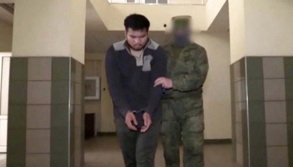 Den amerikanske soldat Andy Huynh, som angiveligt er blevet fanget af russiske styrker, mens han kæmpede for Ukraine. Ifølge de amerikanske myndigheder er der ingen oplysninger om, hvor han og en anden amerikaner, som er meldt savnet i Ukraine, befinder sig. Billedet er taget af russisk stats-tv. Den amerikanske soldat Andy Huynh, som angiveligt er blevet fanget af russiske styrker, mens han kæmpede for Ukraine. Ifølge de amerikanske myndigheder er der ingen oplysninger om, hvor han og en anden amerikaner, som er meldt savnet i Ukraine, befinder sig. Billedet er taget af russisk stats-tv.