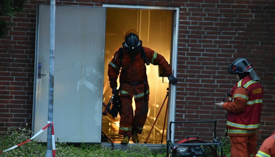 Branden anses for at være mistænkelig og skal nu undersøges nærmere. Branden anses for at være mistænkelig og skal nu undersøges nærmere.