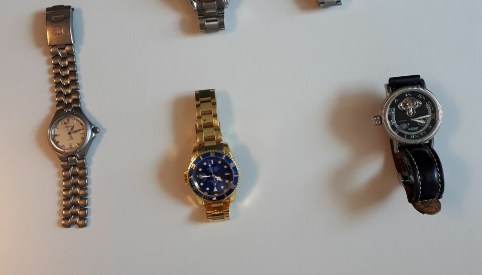 Forskellige ure af mærkerne Omega, Tissot og Rolex. Muligvis kopier. Forskellige ure af mærkerne Omega, Tissot og Rolex. Muligvis kopier.